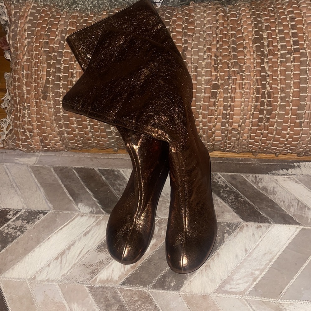 Boots - Picture 2 of 6